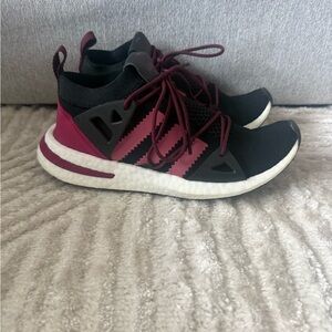 Adidas Women's Black and Maroon Sneakers